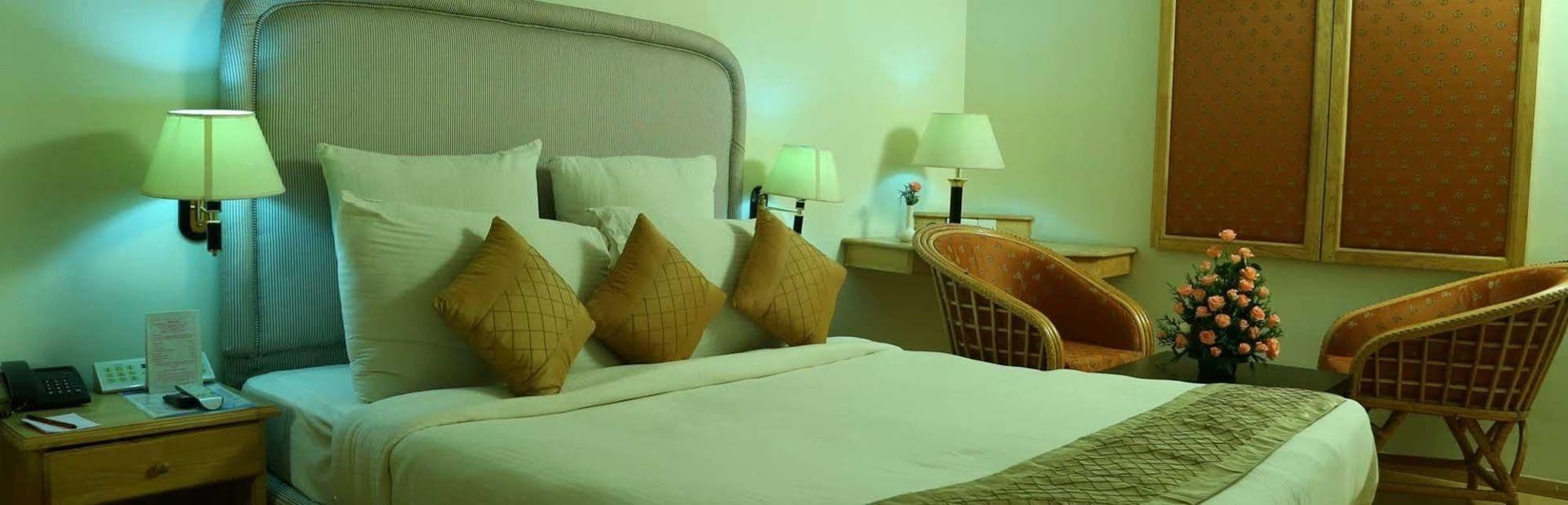 Saj Luciya -A Classified 4 Star Hotel Thiruvananthapuram Exterior photo